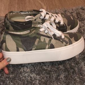 Steve Madden women’s shoe